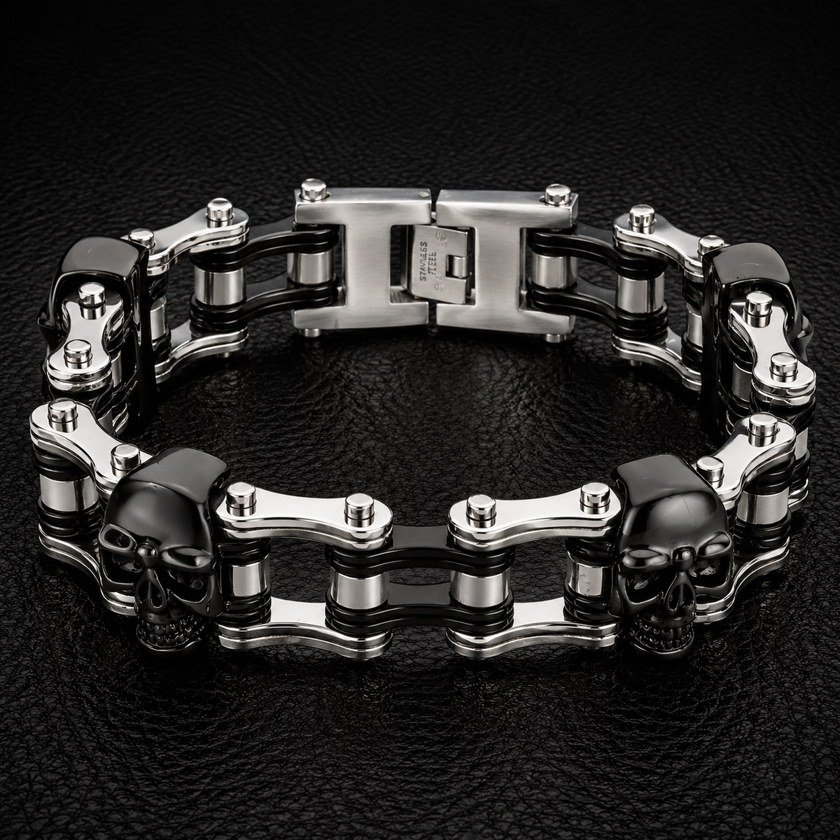 BLACK/SILVER WITH BLACK SKULL
