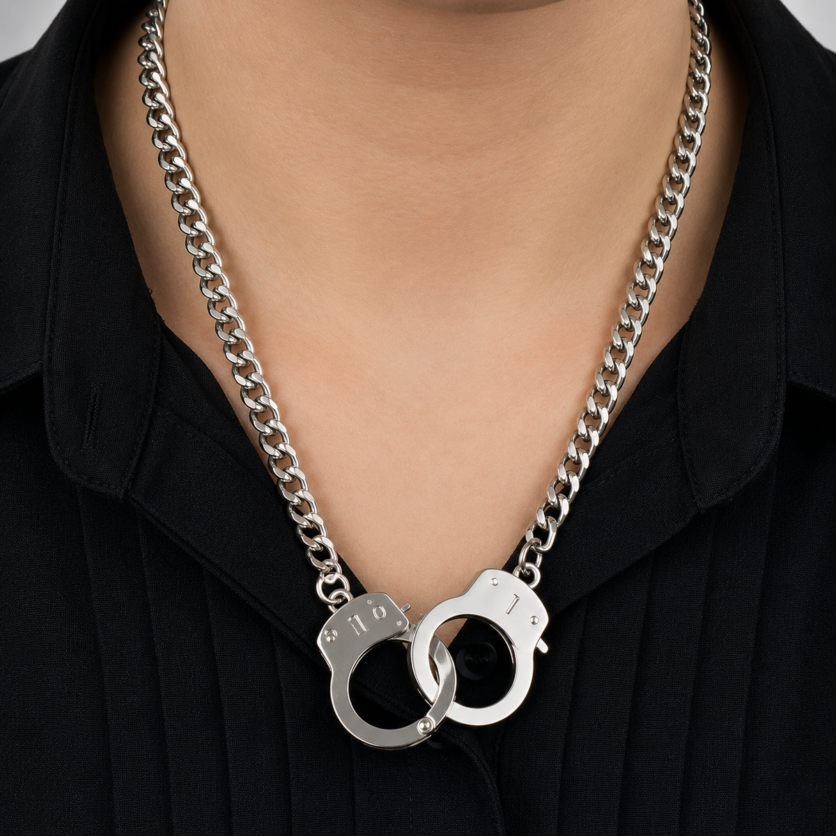 LADIES LARGE HANDCUFF NECKLACE
